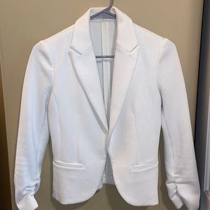 Amanda & Chelsea White blazer / no flaws